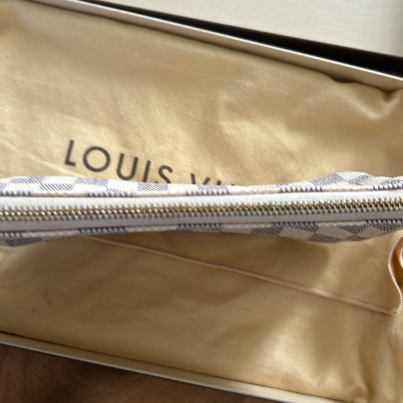 Louis Vuitton Pouchette - Picture 12 of 16